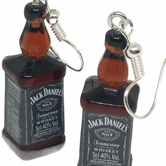Jack Daniel's miniature bottles earrings New funny gag gift novelty 🥳 Party - Picture 2 of 3